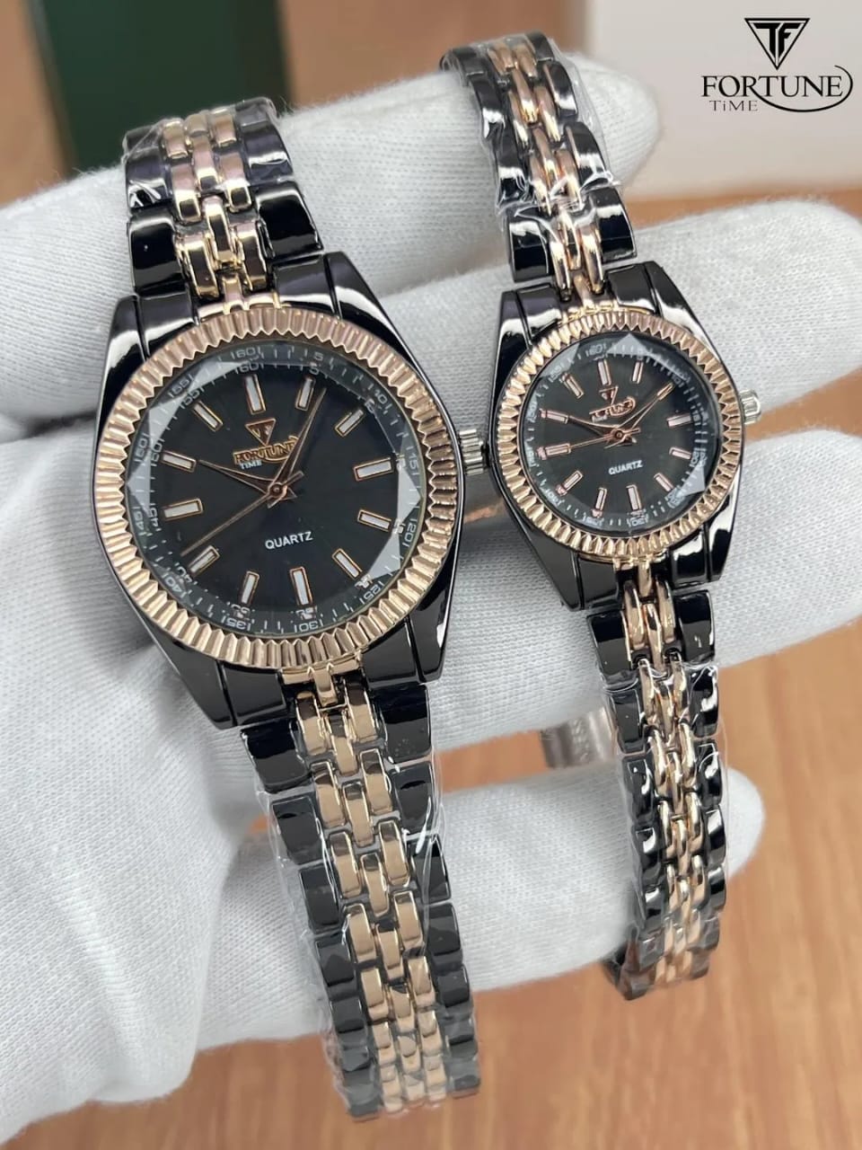 Stylish Unisex Couple Watches - 2 Pcs Quartz Movement, Water Resistant, Round Dial