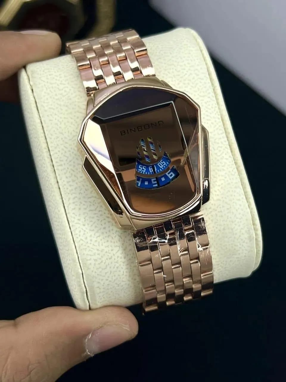 Stylish Men's Quartz Watch with Chain Strap